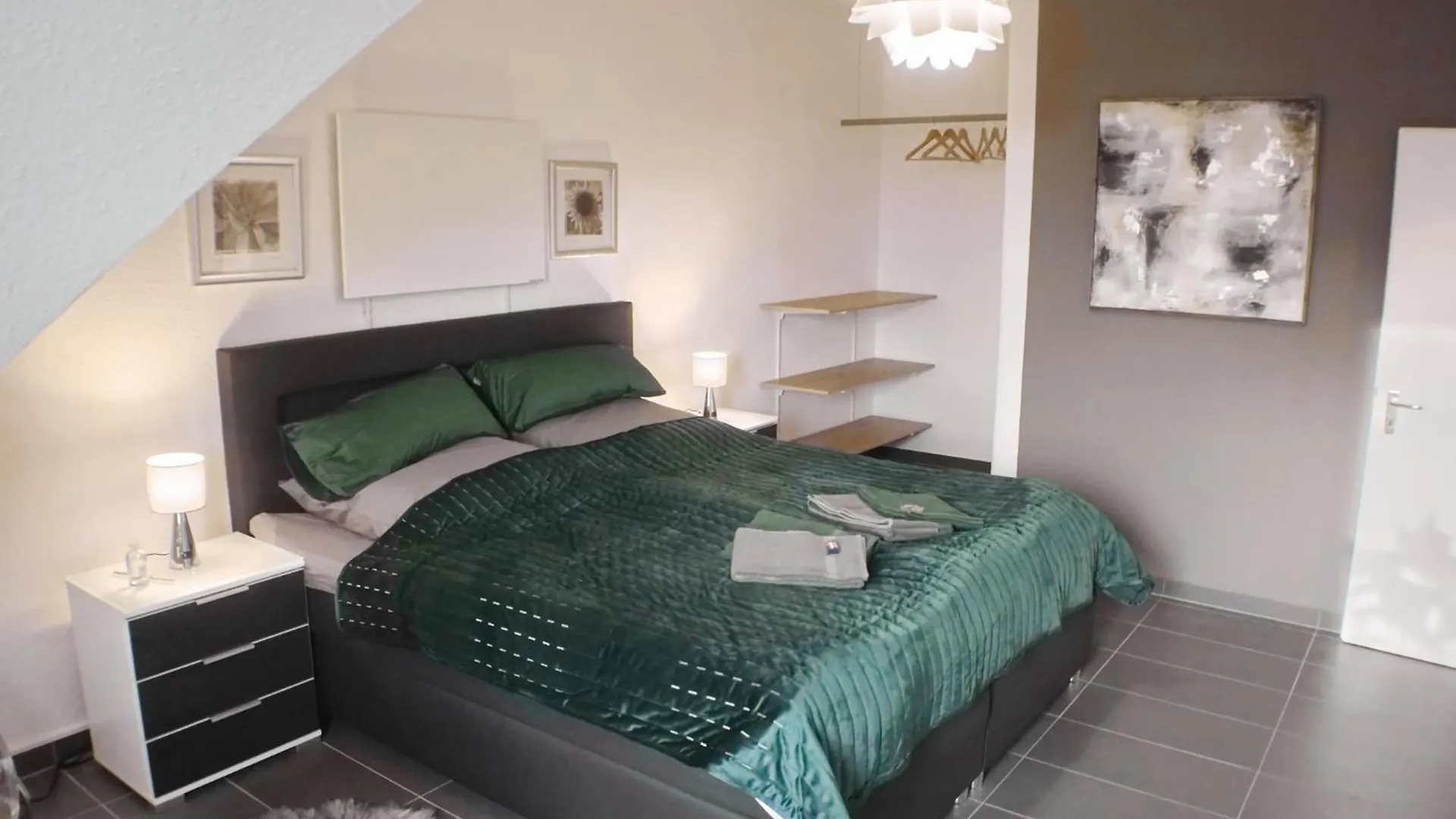 Modernes, Zentrales Apartment In Troisdorf, Region Koeln Bonn, 3 Etage, Maximal Fuer 4 Personen, Parkplatz & Netflix Inklusive 0*, Troisdorf Germany