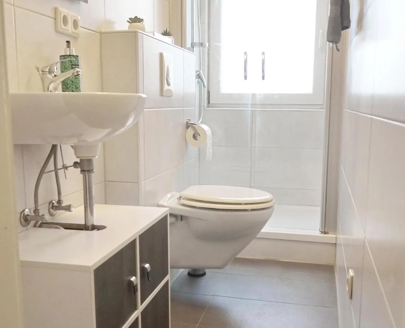 Modernes, Zentrales Apartment In Troisdorf, Region Koeln Bonn, 3 Etage, Maximal Fuer 4 Personen, Parkplatz & Netflix Inklusive 0*, Troisdorf