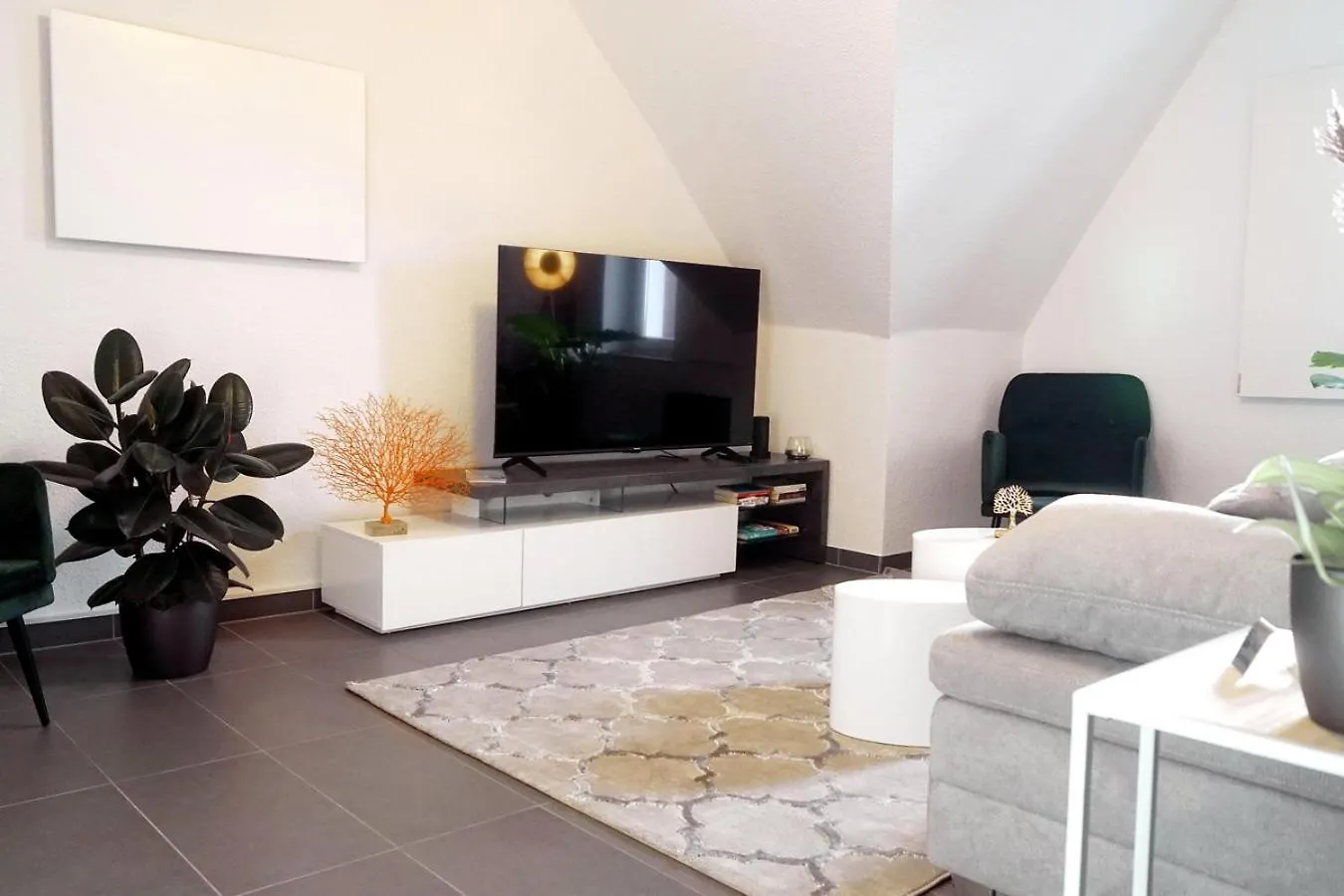 Modernes, Zentrales Apartment In Troisdorf, Region Koeln Bonn, 3 Etage, Maximal Fuer 4 Personen, Parkplatz & Netflix Inklusive Troisdorf