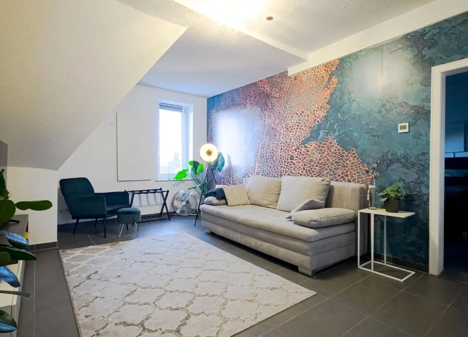 Modernes, Zentrales Apartment In Troisdorf, Region Koeln Bonn, 3 Etage, Maximal Fuer 4 Personen, Parkplatz & Netflix Inklusive